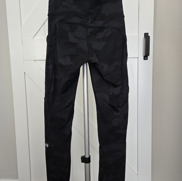 LULULEMON BUNDLE 4 Leggings, 1 Short, 1 Top SIZE 2 - Picture 9 of 16